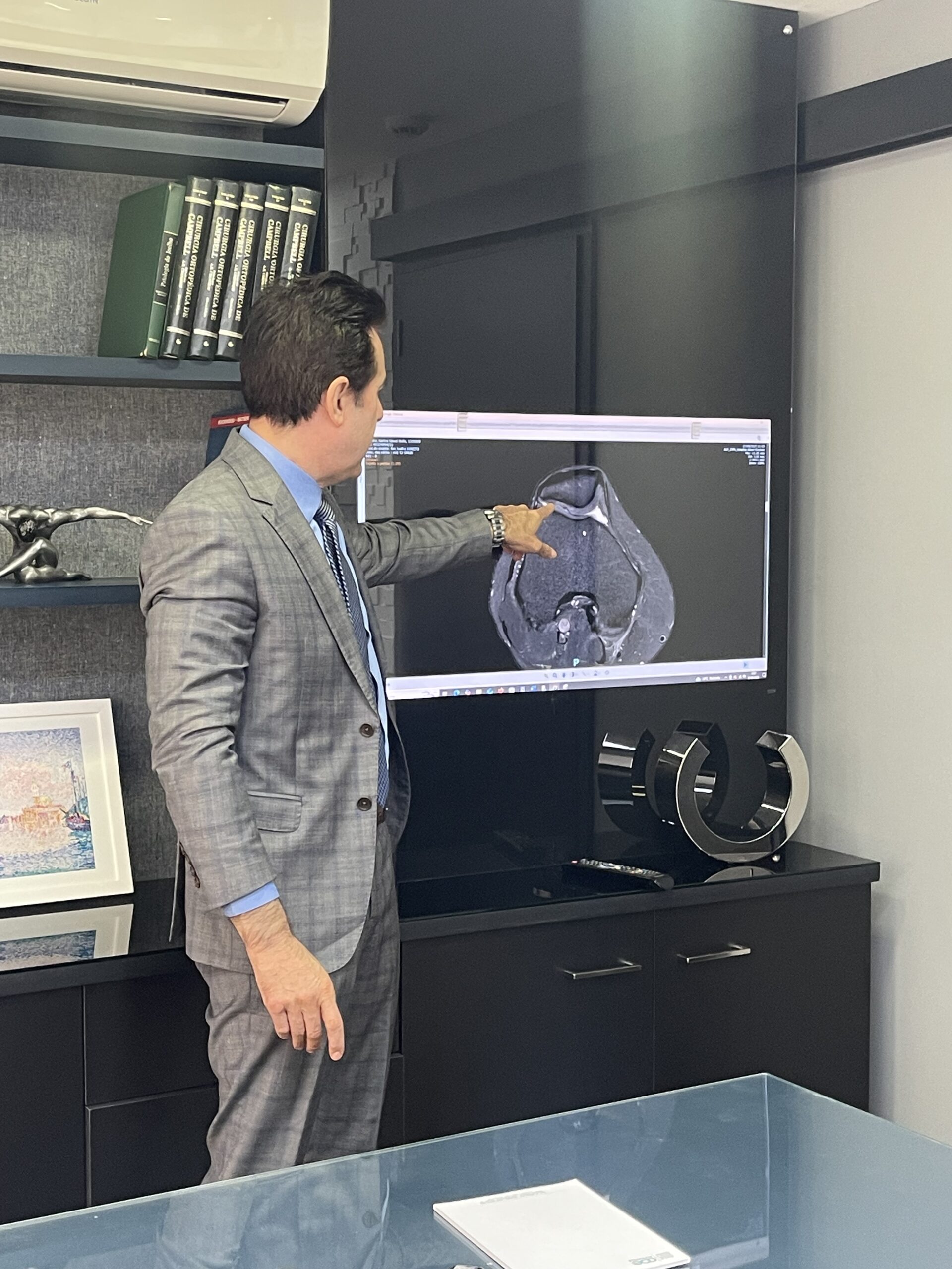 Dr. Flavio Toledo